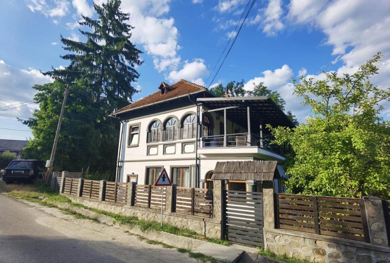 Отель Vila Zia Корбени Экстерьер фото